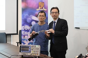   
		Professor Liao (right) and his Postdoctoral fellow Gao Fei (left) develop this energy harvester device in six months’ time, and the device is extremely light with only 307 grams.	 

